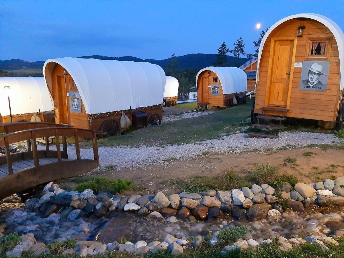 El Paso City, Zlatibor - Unique Wooden Cottages, Treehouse, Wild West Rooms, Accommodation 1-6 People Luaran gambar