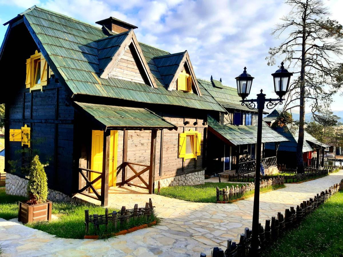 El Paso City, Zlatibor - Unique Wooden Cottages, Treehouse, Wild West Rooms, Accommodation 1-6 People Luaran gambar