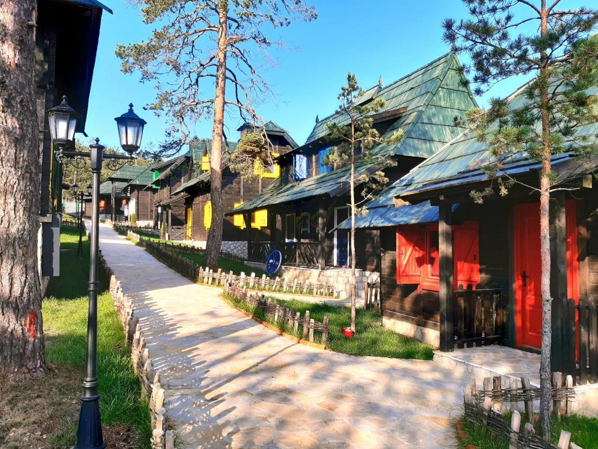 El Paso City, Zlatibor - Unique Wooden Cottages, Treehouse, Wild West Rooms, Accommodation 1-6 People Luaran gambar