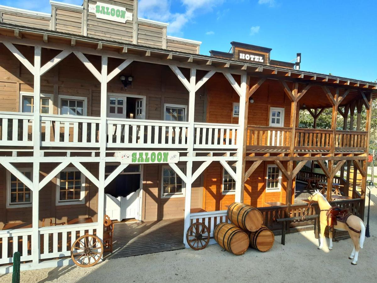 El Paso City, Zlatibor - Unique Wooden Cottages, Treehouse, Wild West Rooms, Accommodation 1-6 People Luaran gambar