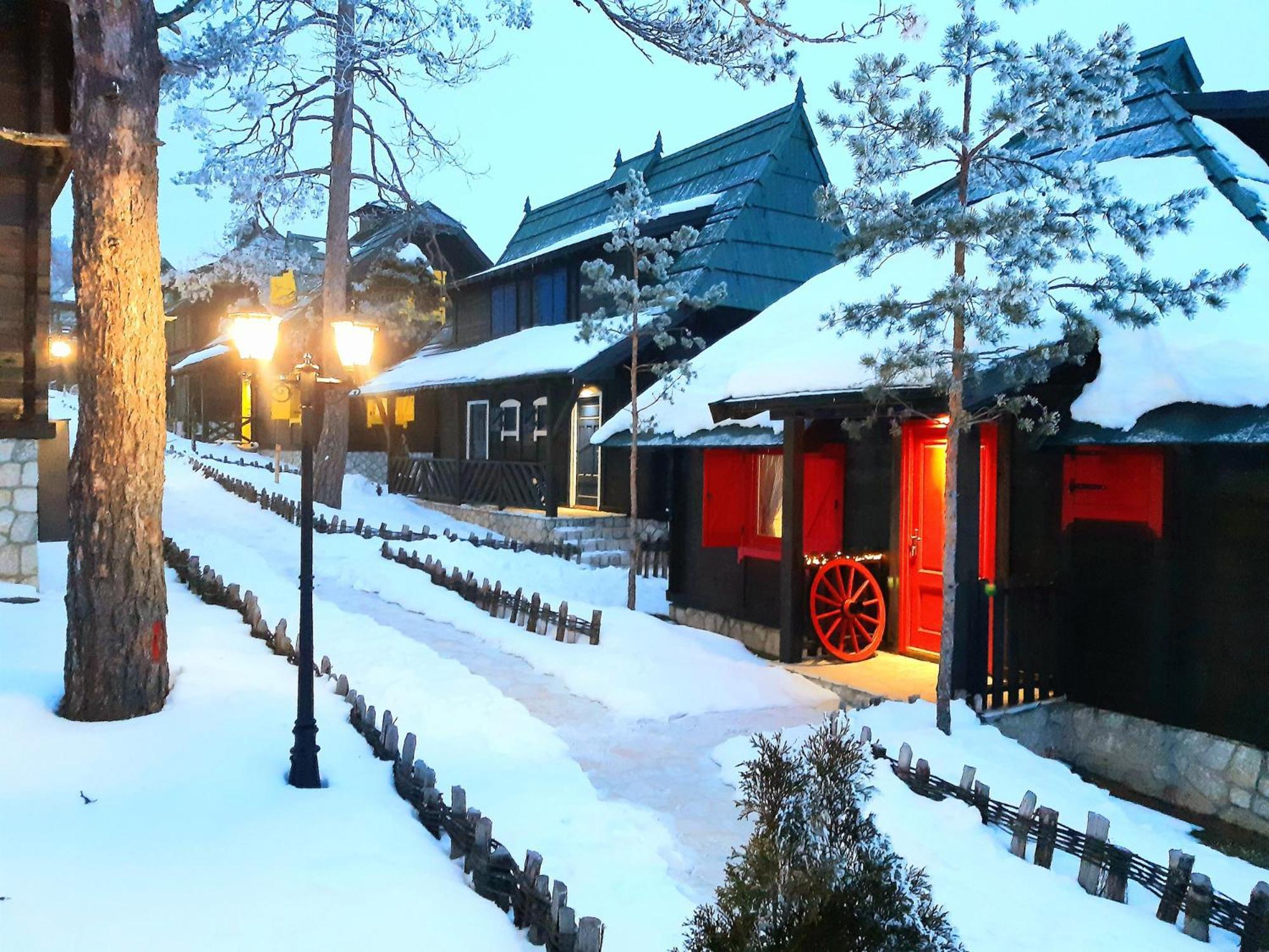 El Paso City, Zlatibor - Unique Wooden Cottages, Treehouse, Wild West Rooms, Accommodation 1-6 People Luaran gambar