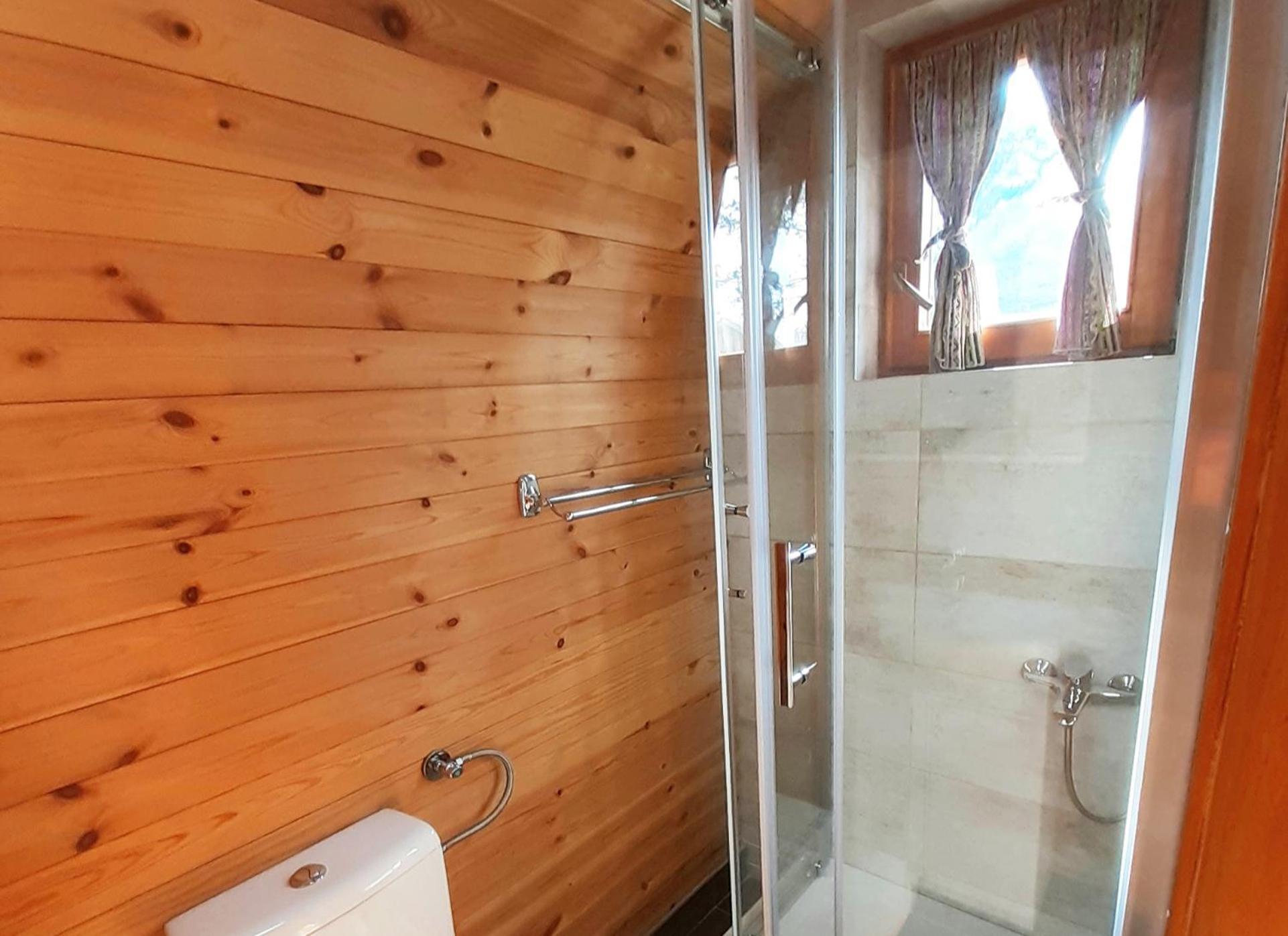 El Paso City, Zlatibor - Unique Wooden Cottages, Treehouse, Wild West Rooms, Accommodation 1-6 People Bilik gambar